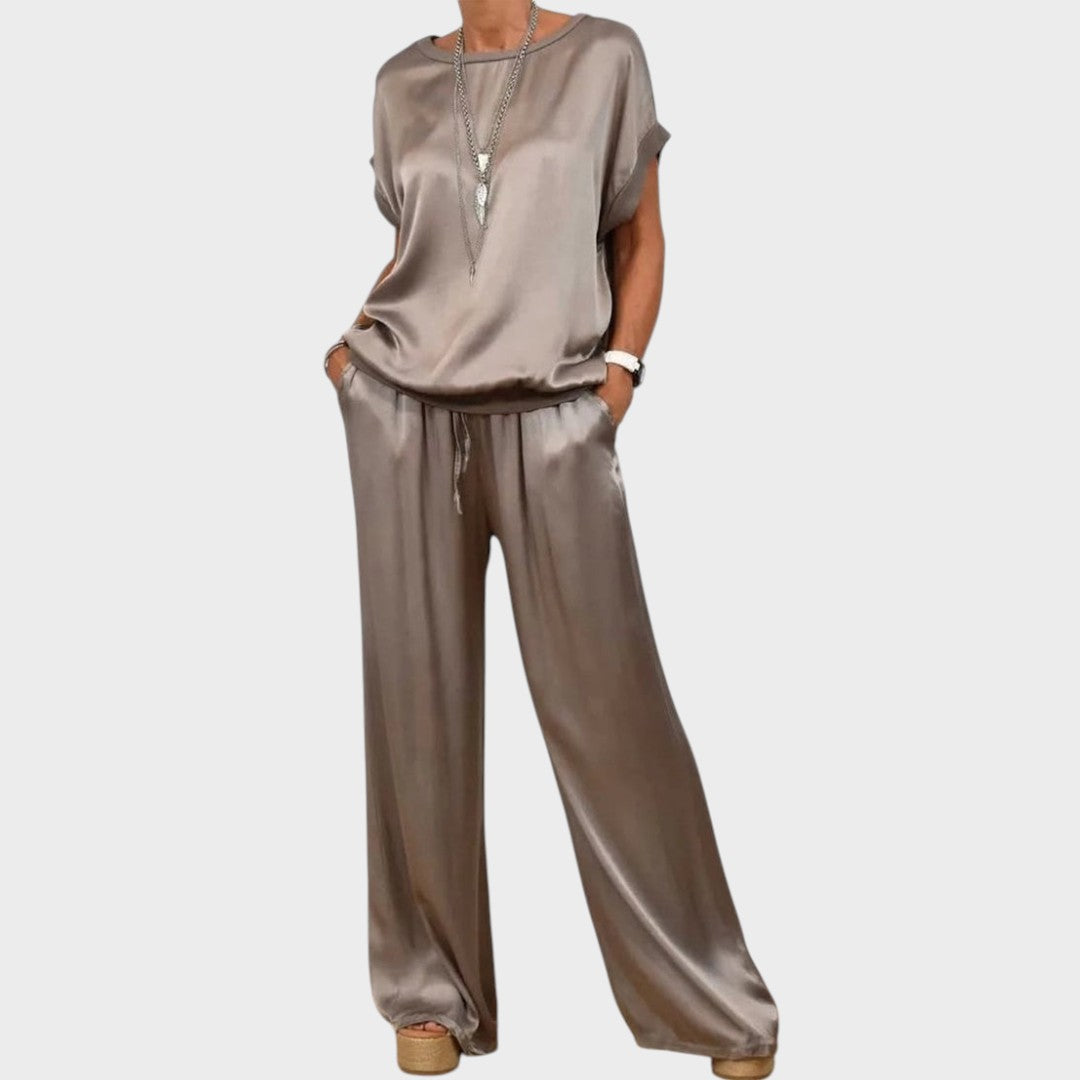 Gracinda | Conjunto de Cetim de Duas Peças com Blusa Fluida e Calça Pantalona