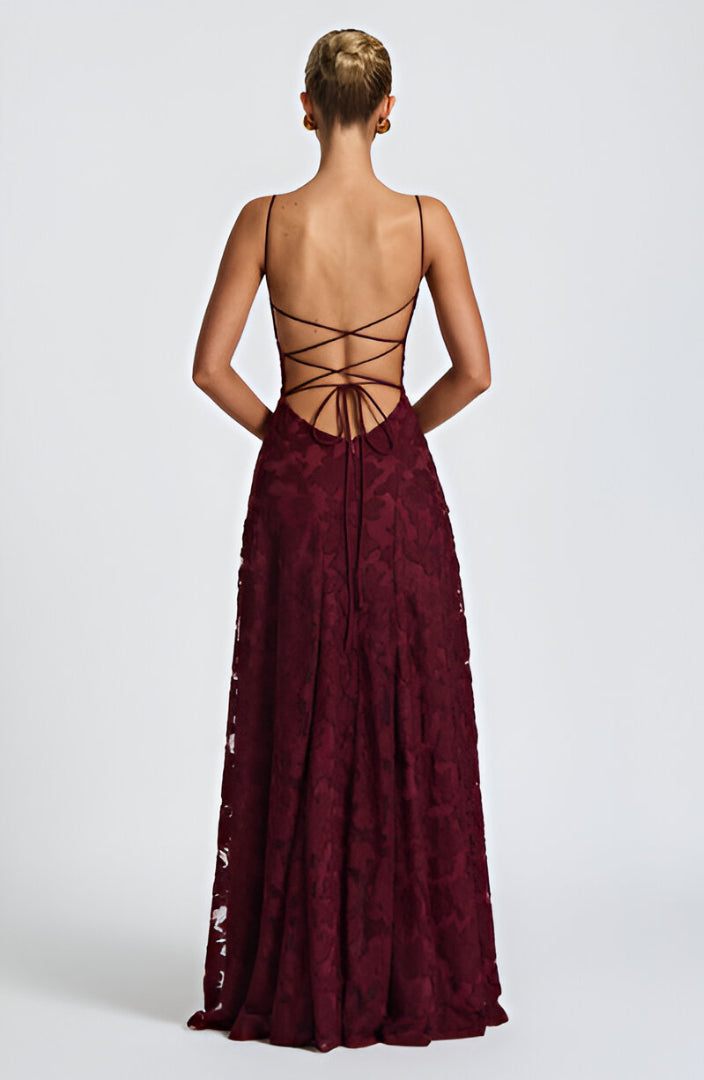 Francisa | Vestido Longo de Renda com Corpete Ajustado e Saia Evasê
