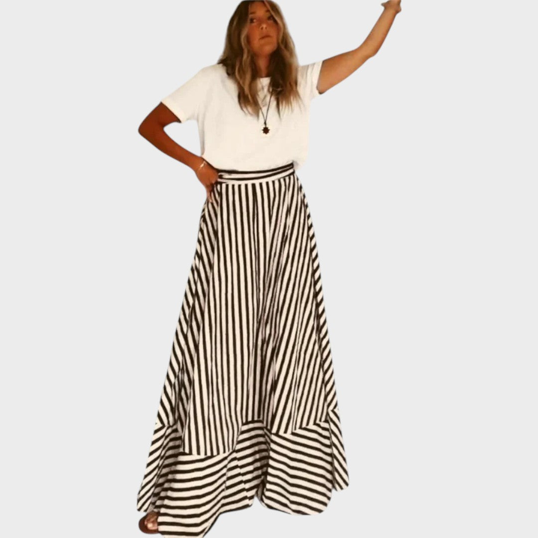 Mira | Vestido Maxi Tomara que Caia com Listras Diagonais e Babados nas Costas