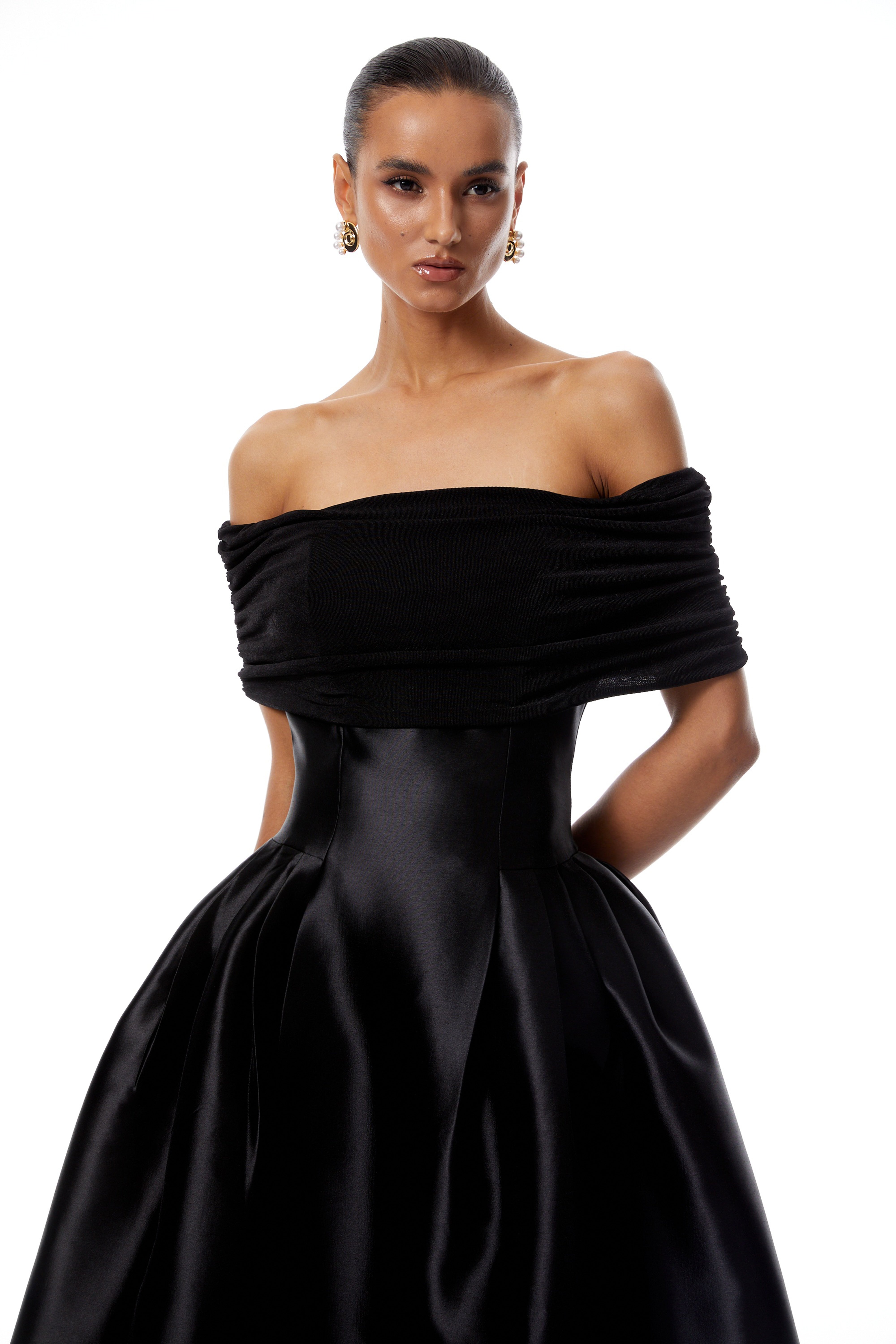 AINARA | VESTIDO MIDI OMBRO A OMBRO PRETO