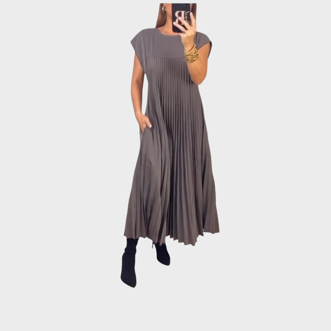 Celine | Vestido Plissado Fluido e Solto para Tardes Ensolaradas e Ocasiões Especiais
