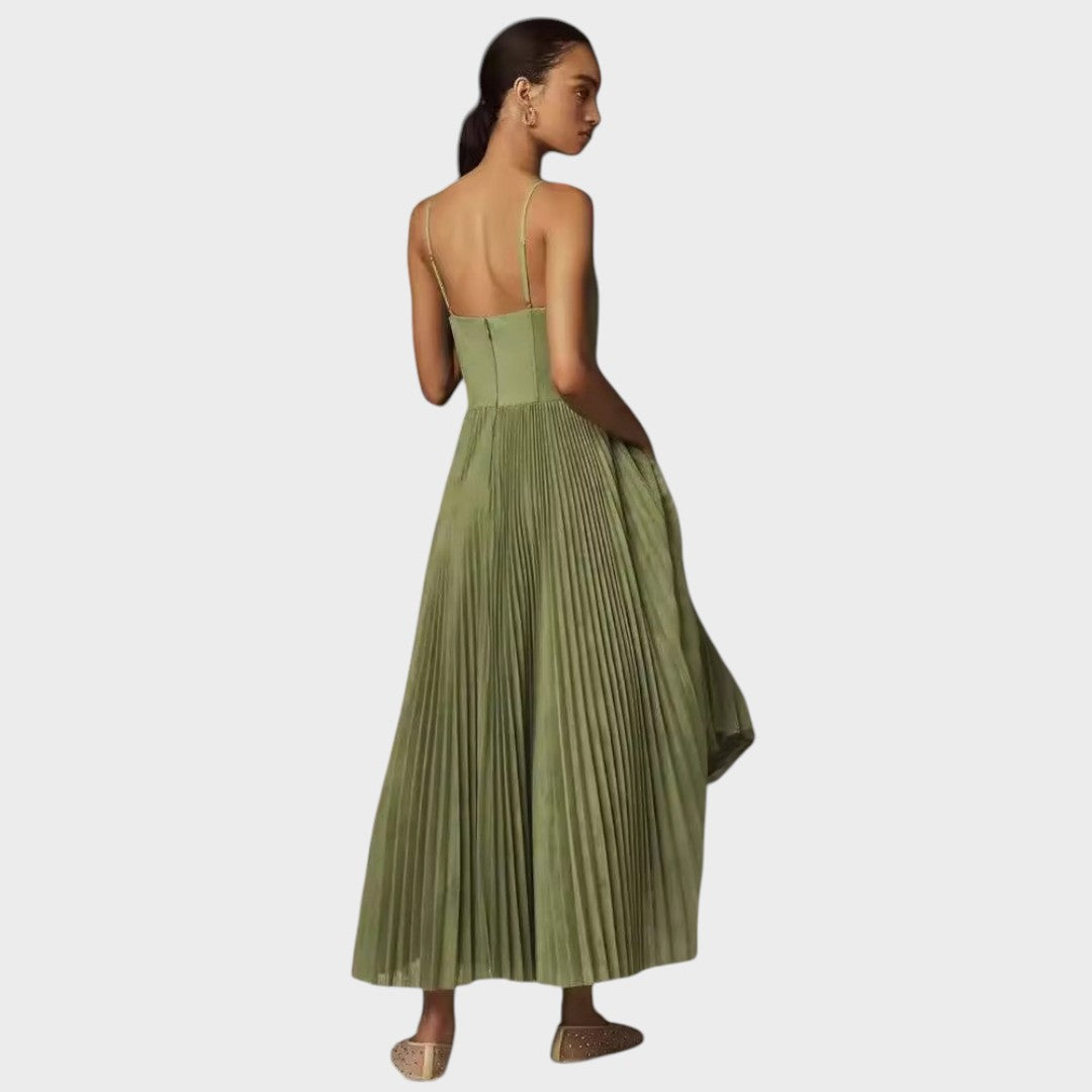 Amilia | Vestido Midi Evasê Plissado com Decote Coração e Inspiração Corselet