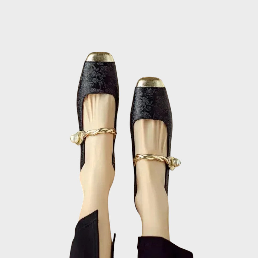 Marianne | Sandália Rasteira Ortopédica com Detalhes Bordados