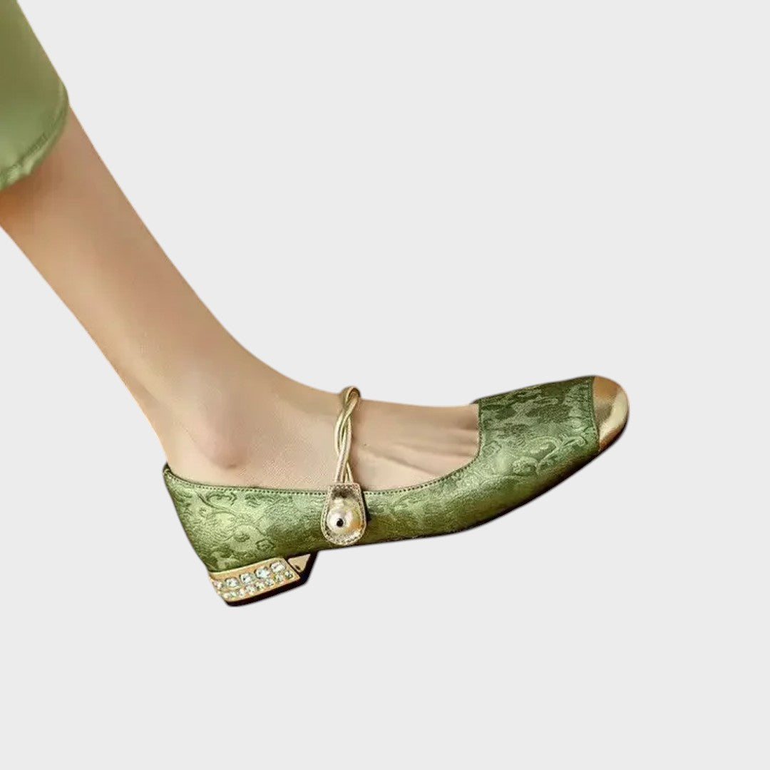Marianne | Sandália Rasteira Ortopédica com Detalhes Bordados