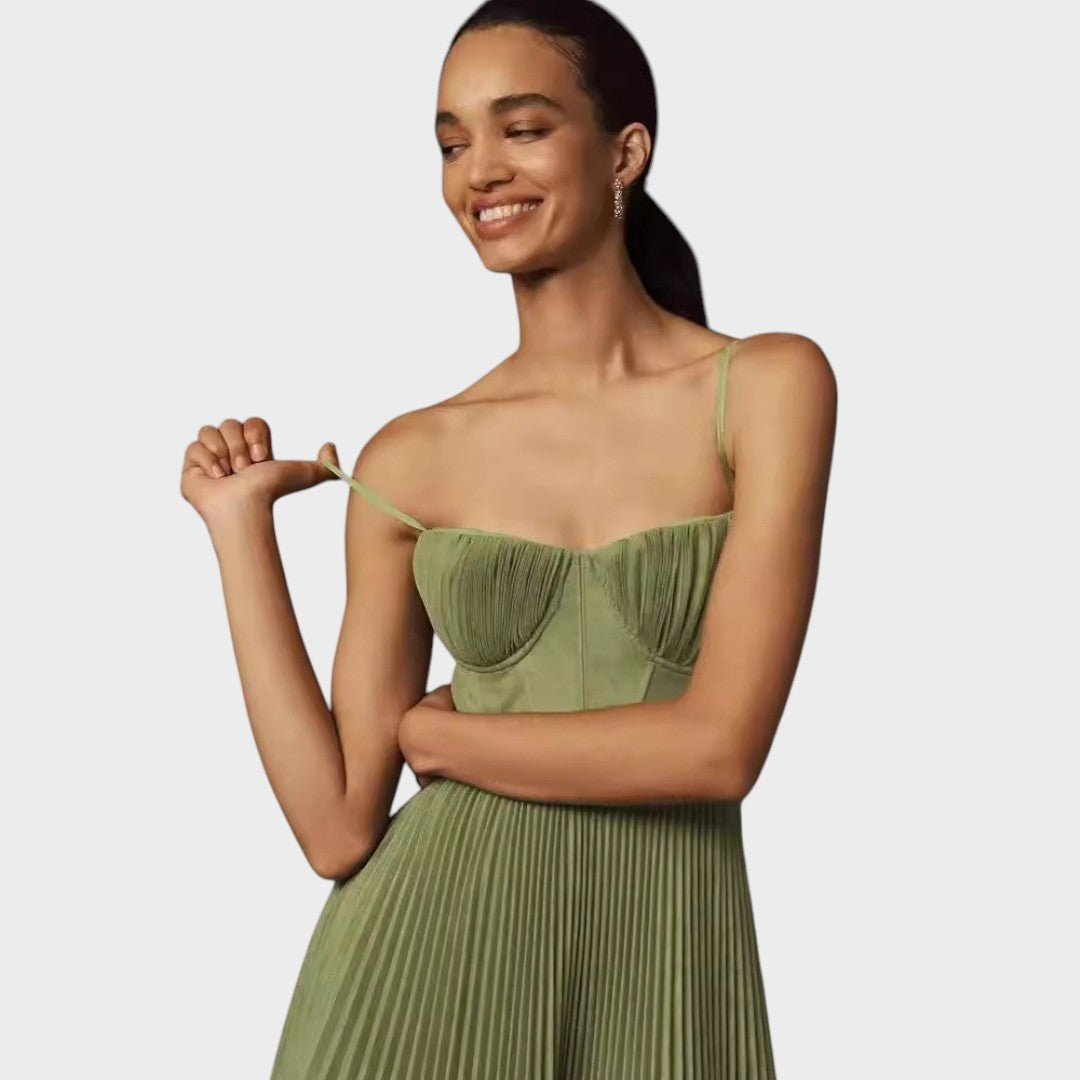 Amilia | Vestido Midi Evasê Plissado com Decote Coração e Inspiração Corselet