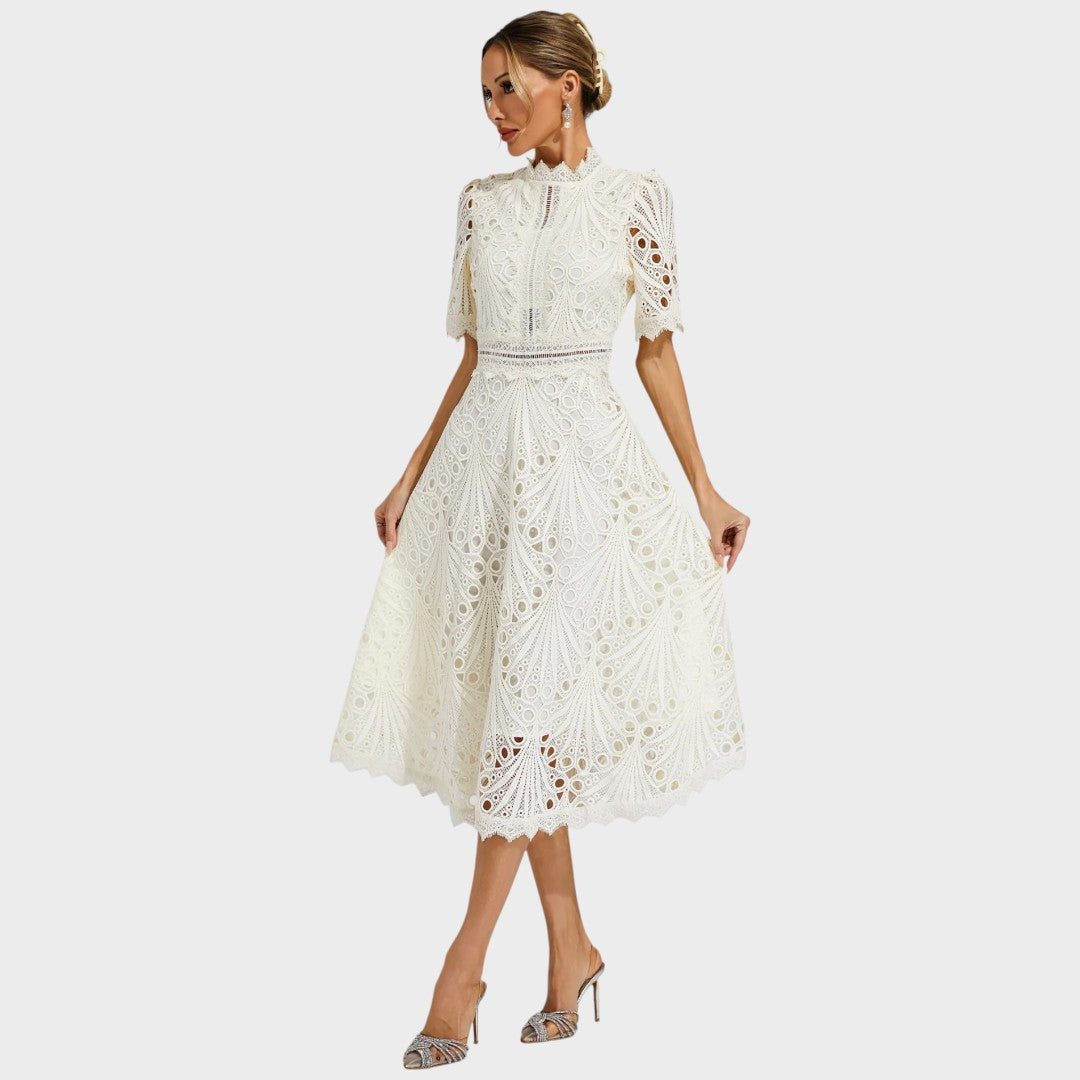 Carmen | Vestido Midi com Detalhes em Renda