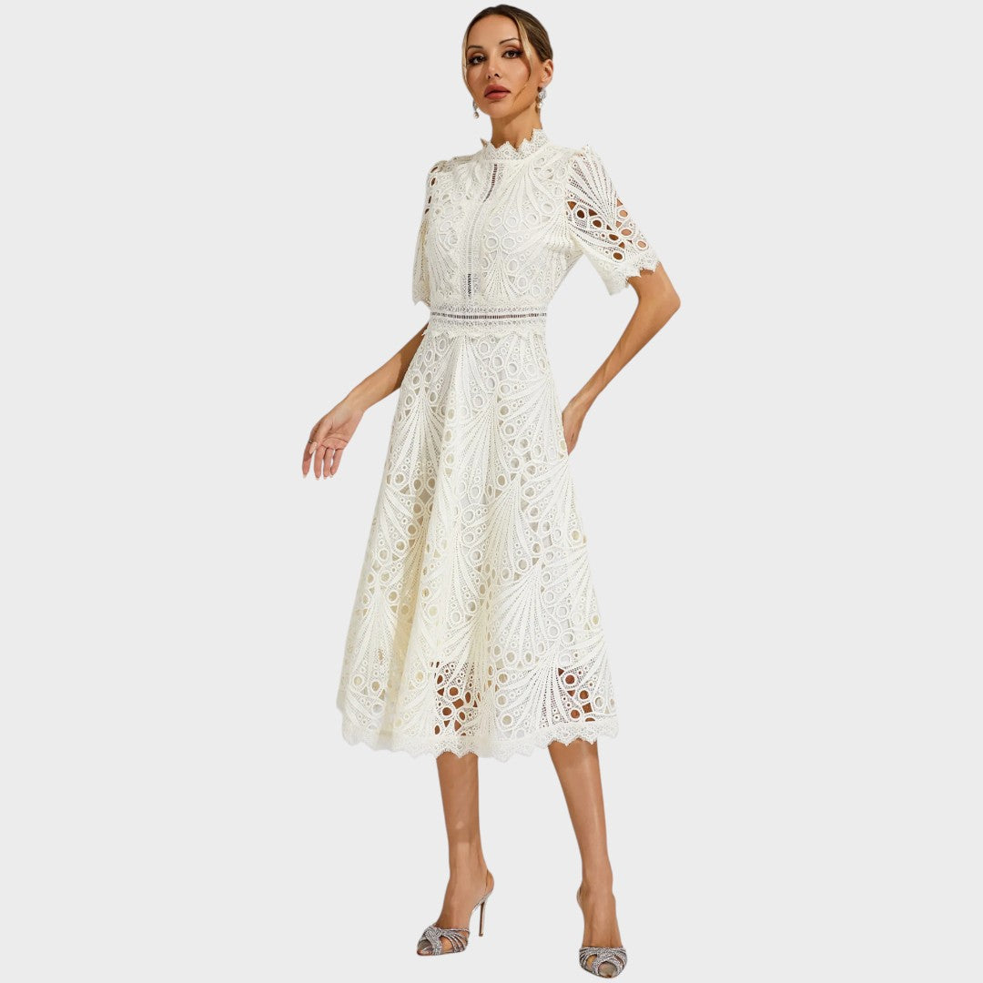 Carmen | Vestido Midi com Detalhes em Renda
