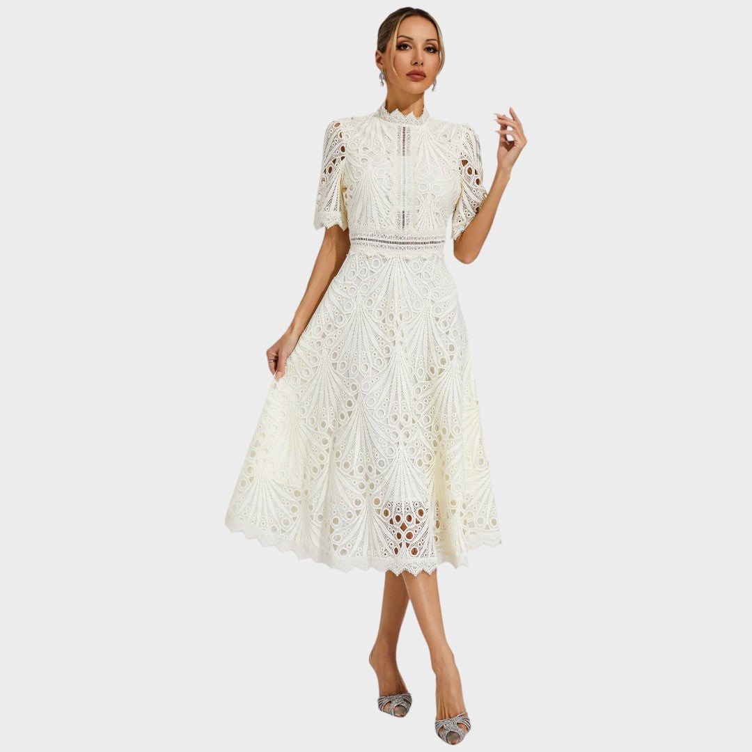 Carmen | Vestido Midi com Detalhes em Renda