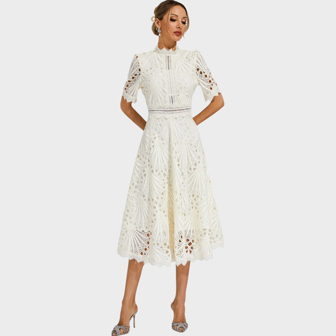 Carmen | Vestido Midi com Detalhes em Renda