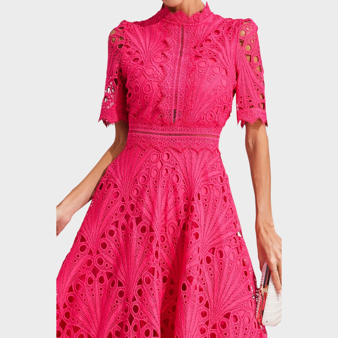 Carmen | Vestido Midi com Detalhes em Renda