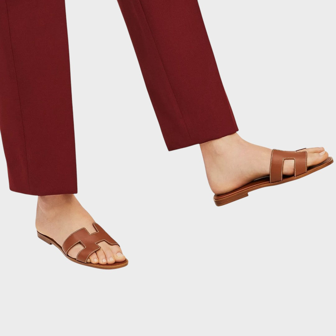 Ariana | Sandália Elegante de Couro com Palmilha Ergonômica e Visual Minimalista