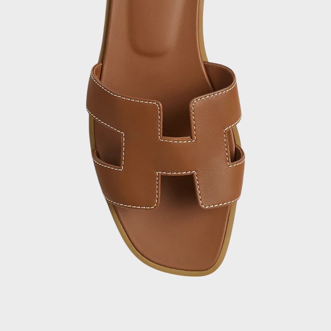 Ariana | Sandália Elegante de Couro com Palmilha Ergonômica e Visual Minimalista