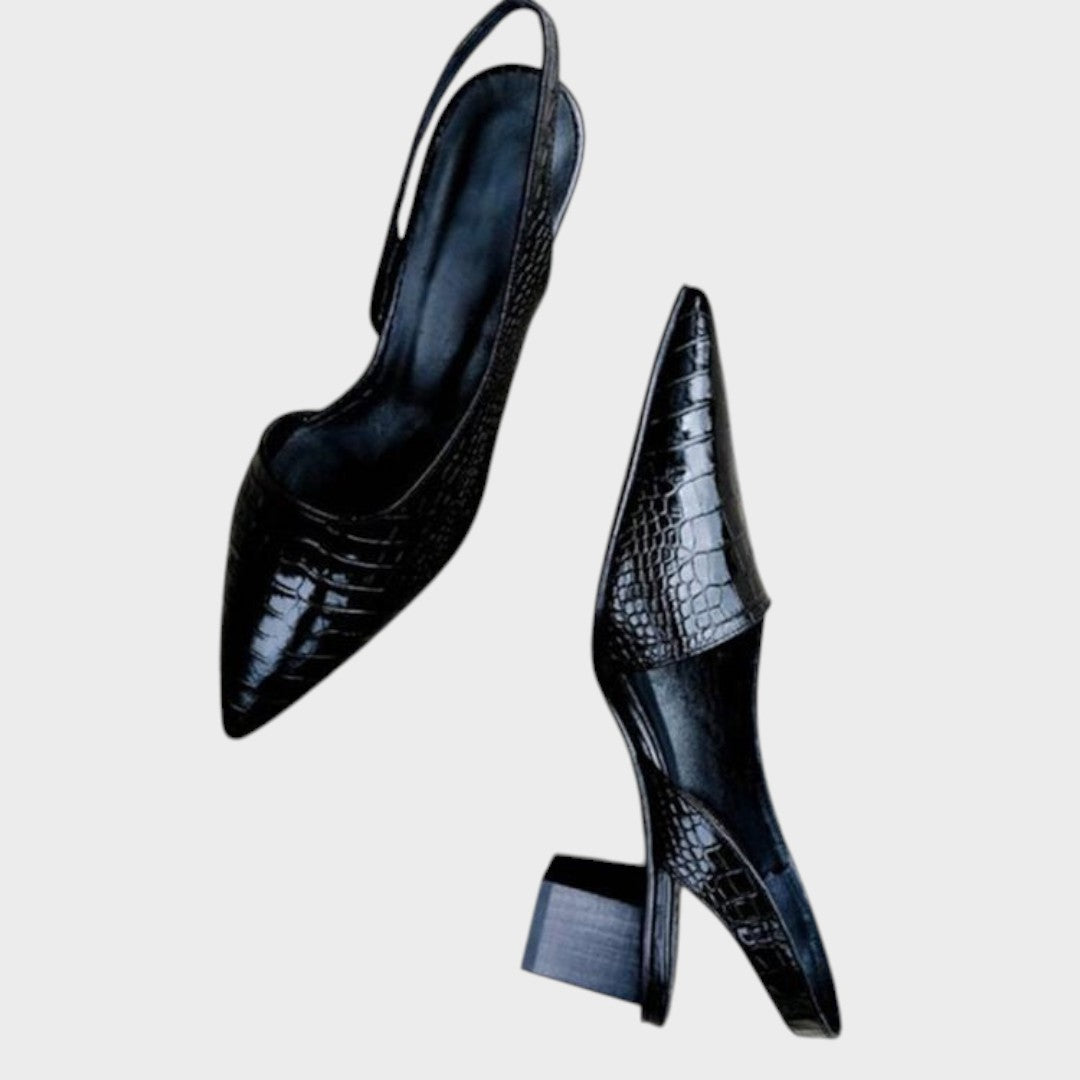 Mirela | Sapato Slingback de Couro Envernizado com Salto Baixo e Bico Fino