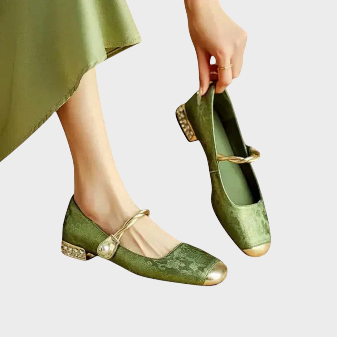 Marianne | Sandália Rasteira Ortopédica com Detalhes Bordados