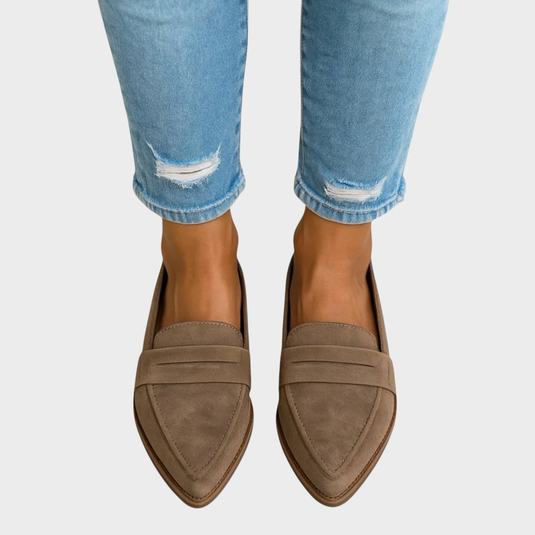 Zelda | Mocassim Bico Fino em Material Aveludado