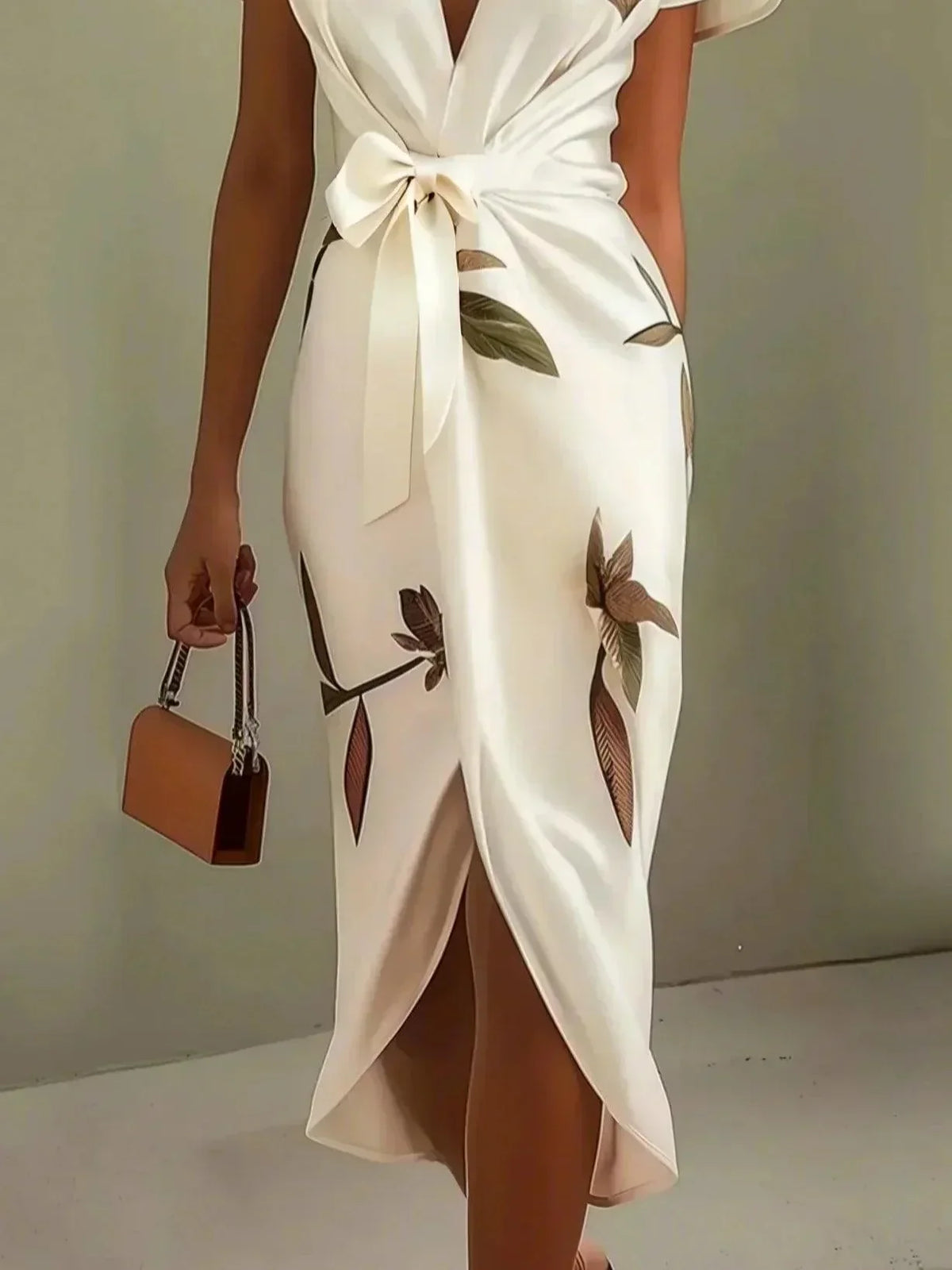 Matilde | Vestido Envelope Elegante com Estampa de Folhas