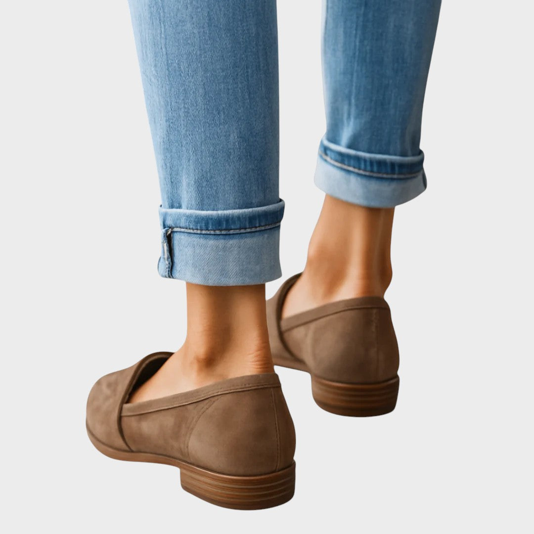 Zelda | Mocassim Bico Fino em Material Aveludado
