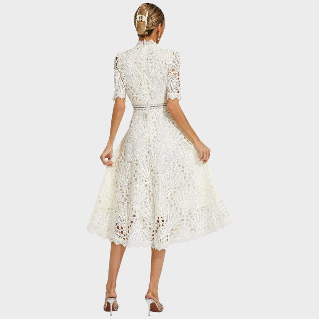 Carmen | Vestido Midi com Detalhes em Renda