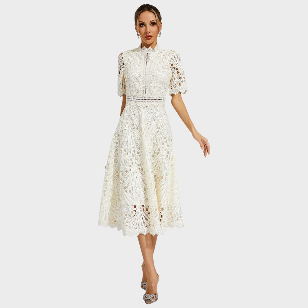 Carmen | Vestido Midi com Detalhes em Renda