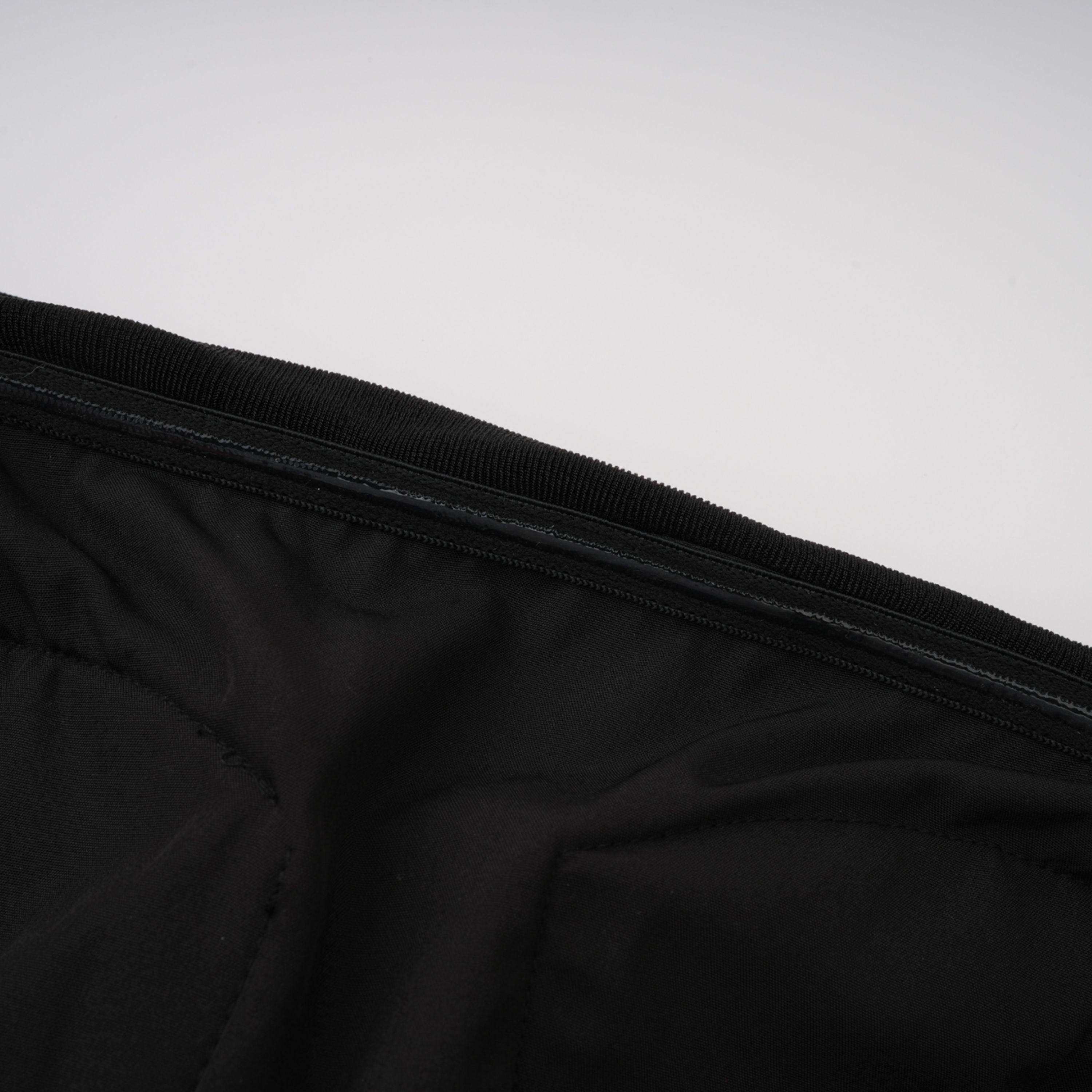 AINARA | VESTIDO MIDI OMBRO A OMBRO PRETO