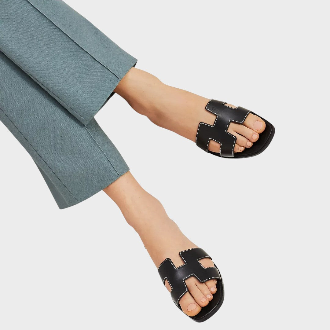 Ariana | Sandália Elegante de Couro com Palmilha Ergonômica e Visual Minimalista