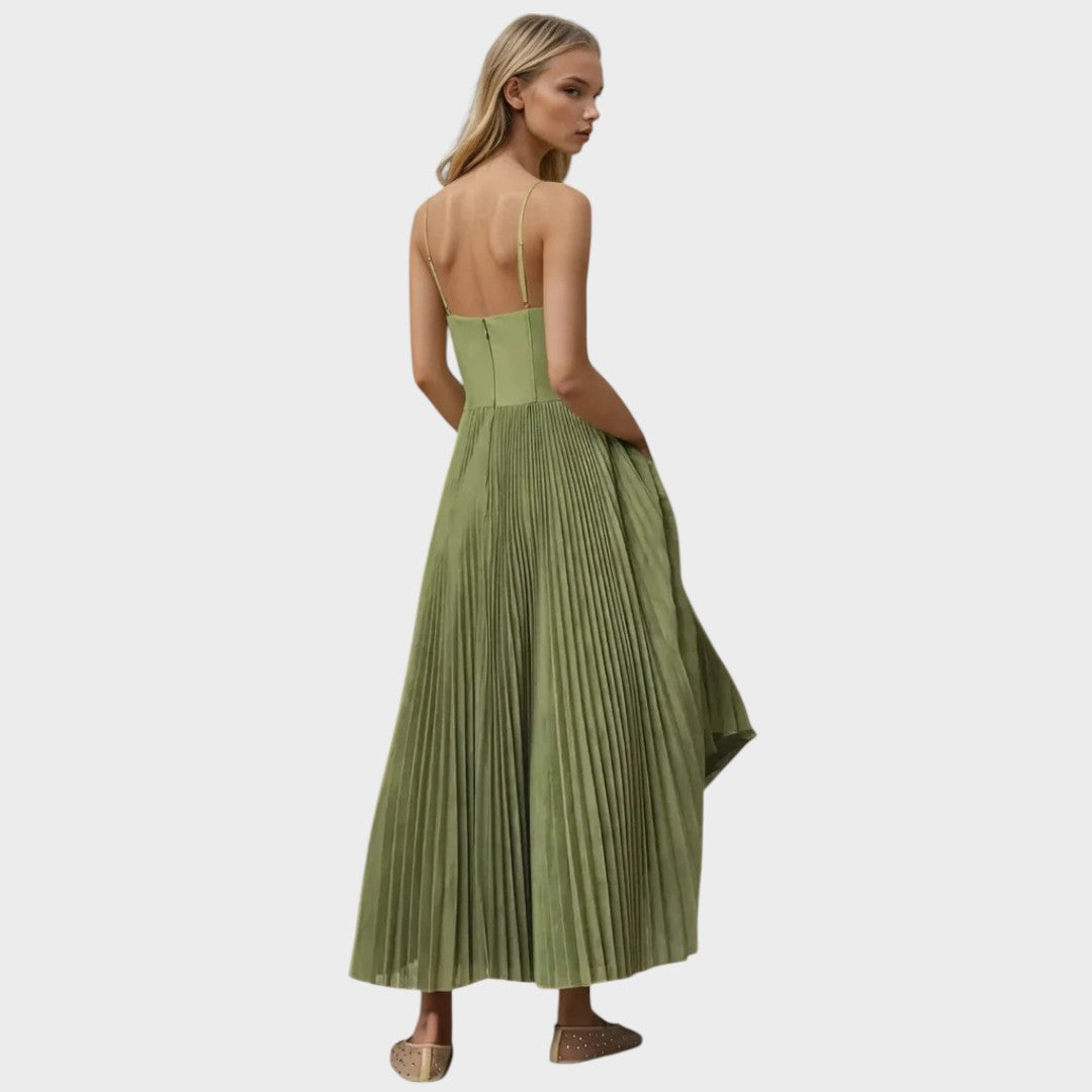 Amilia | Vestido Midi Evasê Plissado com Decote Coração e Inspiração Corselet