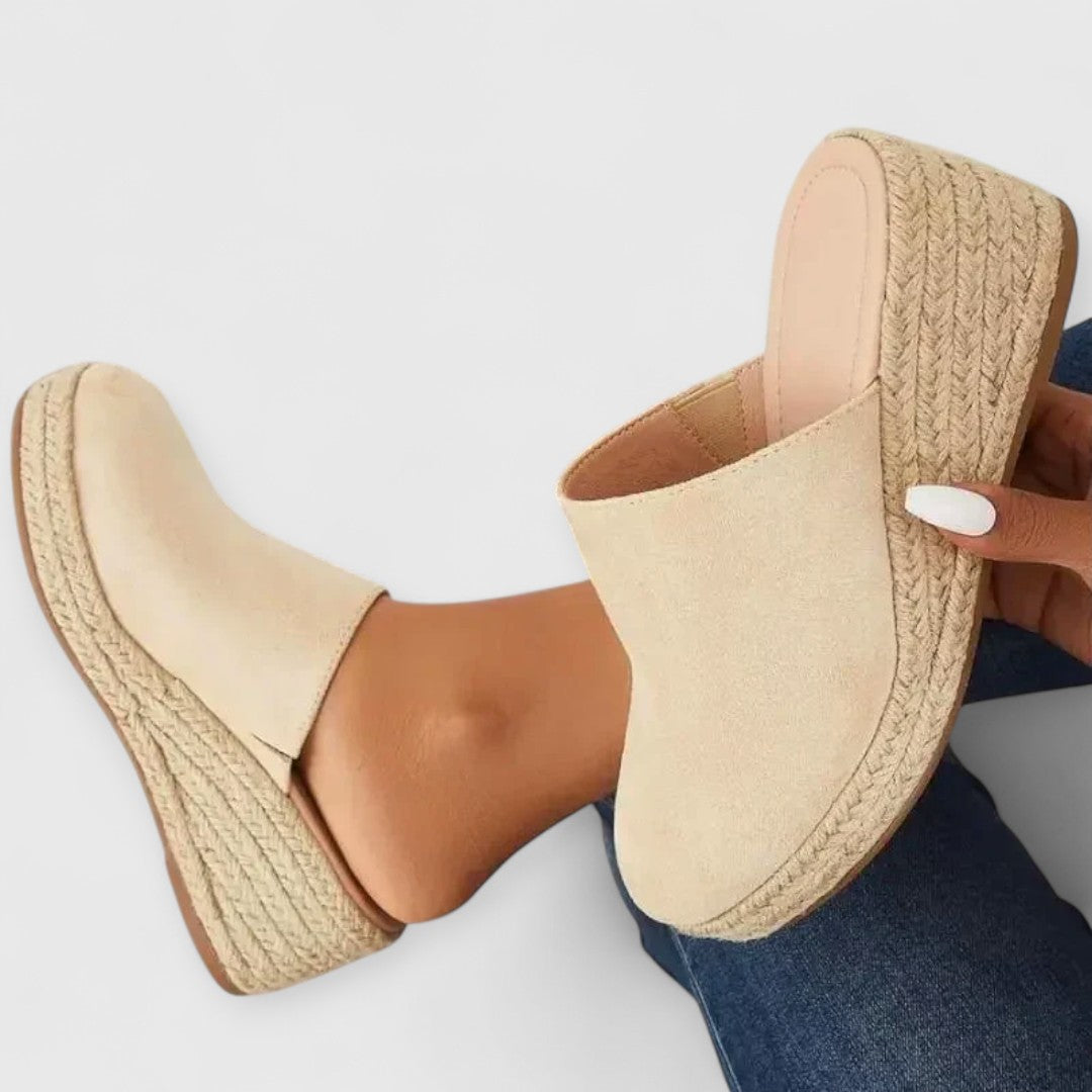 Lania | Sandália Elegante com Salto Trançado