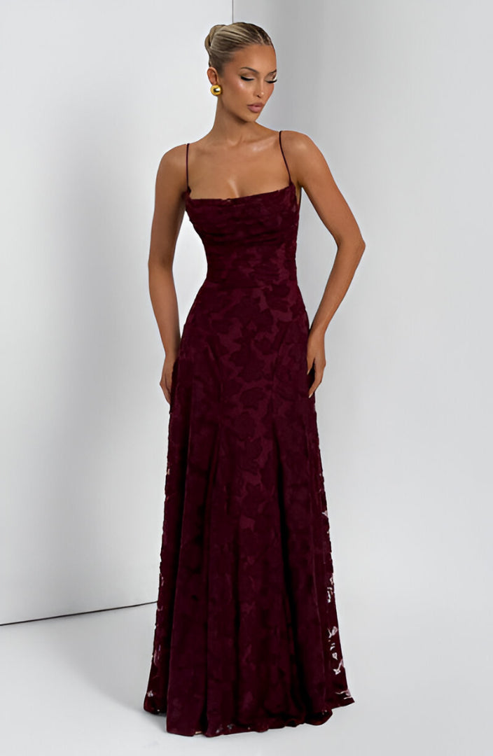 Francisa | Vestido Longo de Renda com Corpete Ajustado e Saia Evasê