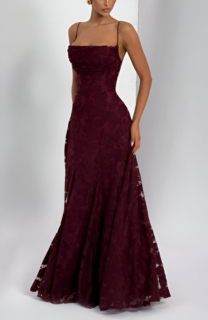 Francisa | Vestido Longo de Renda com Corpete Ajustado e Saia Evasê