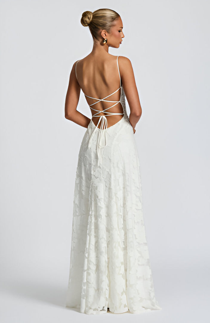 Francisa | Vestido Longo de Renda com Corpete Ajustado e Saia Evasê