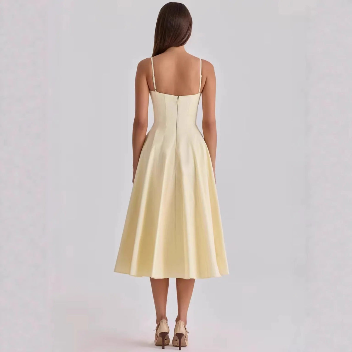 Amélie™ | Vestido Midi com Decote Coração, Alças Finas e Saia Evasê